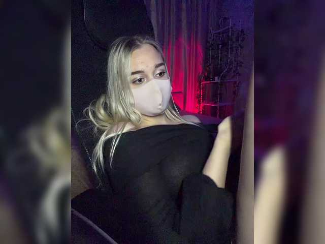 KiraBlin live webcam show