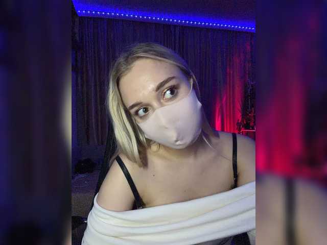 KiraBlin live cam on BongaCams