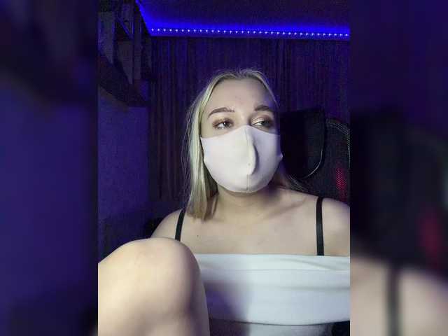 KiraBlin live webcam show