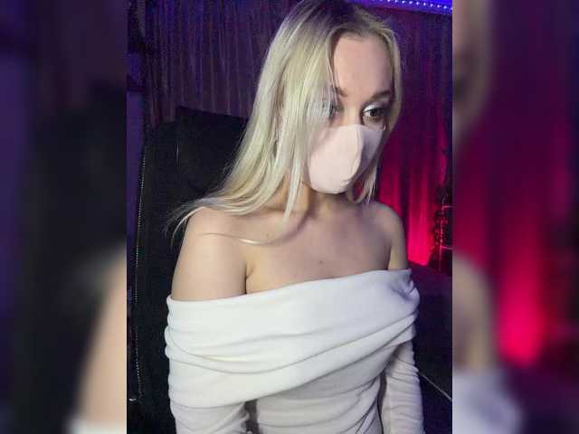 KiraBlin live cam on BongaCams
