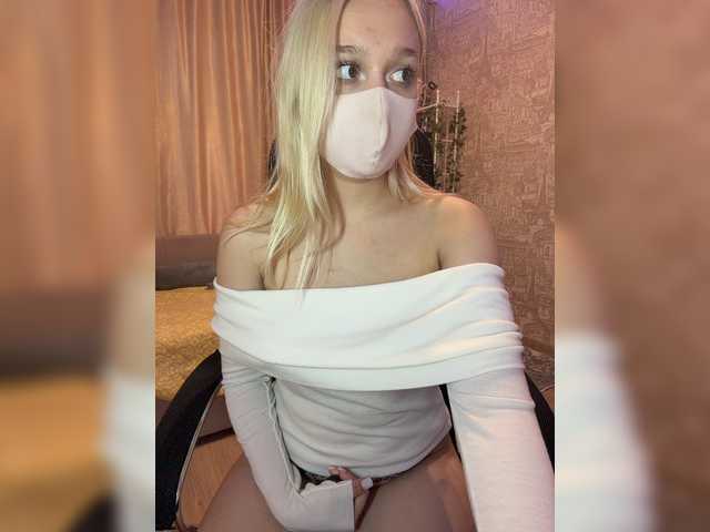 KiraBlin live webcam show