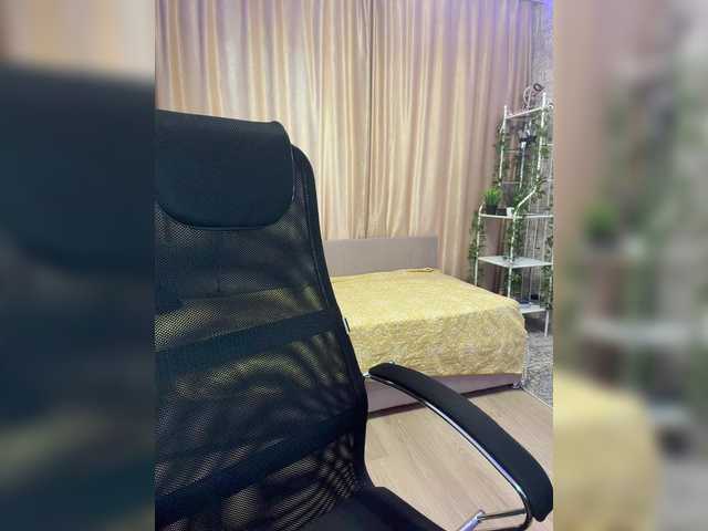 KiraBlin live webcam show