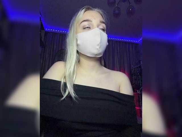 KiraBlin live webcam show