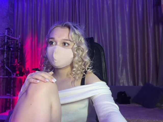 KiraBlin live cam on BongaCams