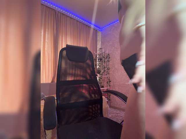 KiraBlin live webcam show