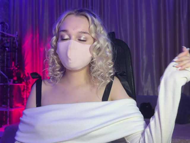 KiraBlin live webcam show