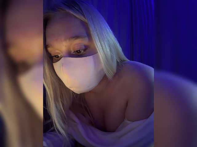 KiraBlin live webcam show