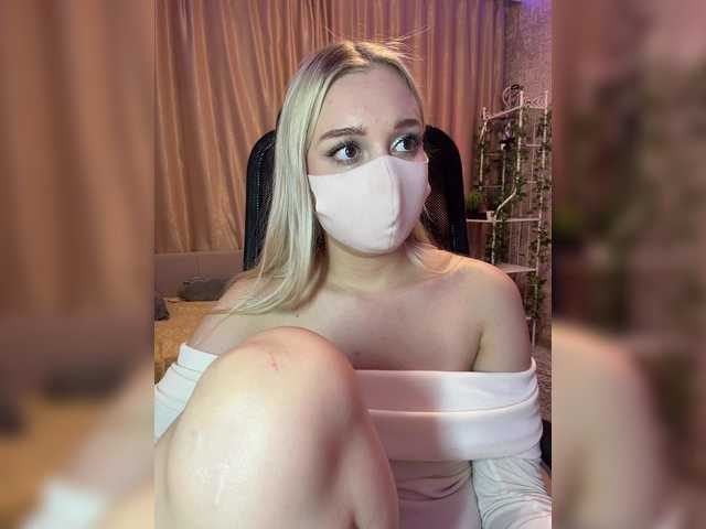 KiraBlin live cam on BongaCams