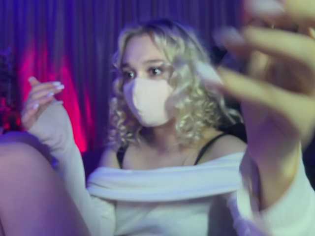 KiraBlin live webcam show