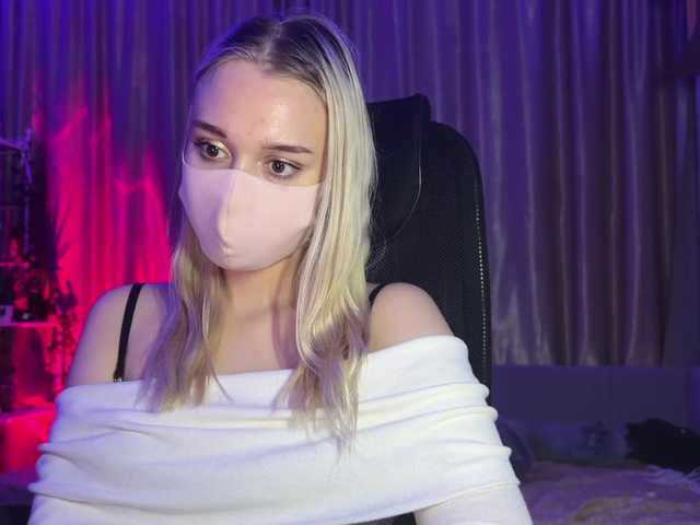 KiraBlin live webcam show