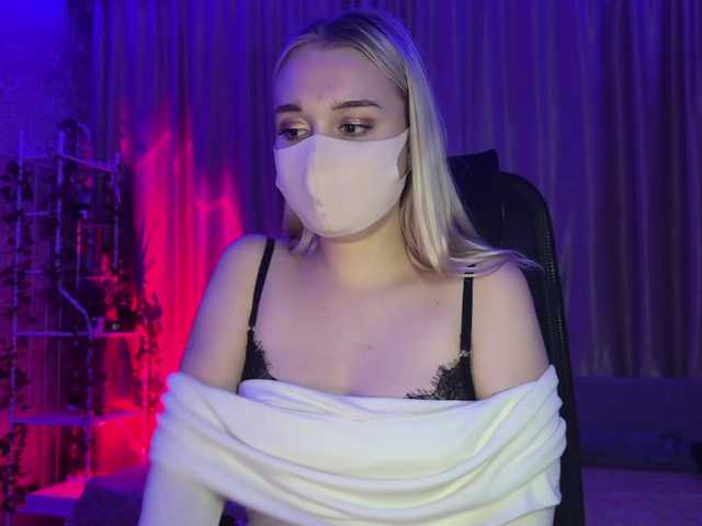 KiraBlin live webcam show