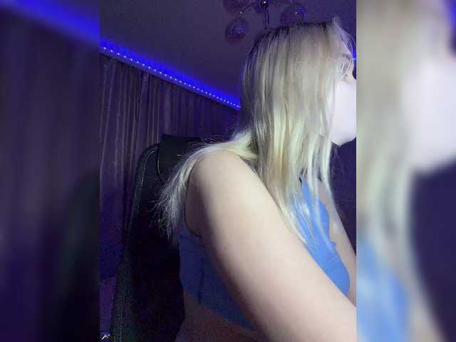 KiraBlin live webcam show