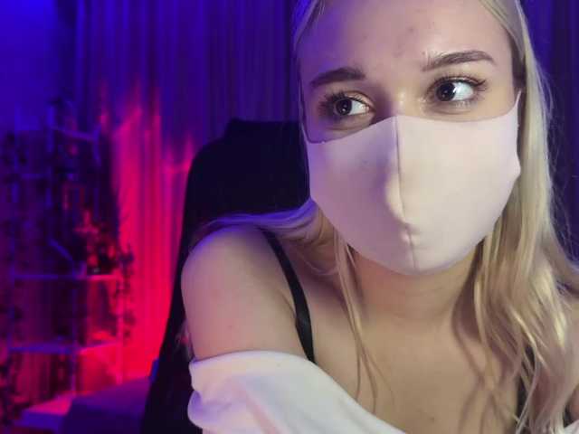 KiraBlin live webcam show