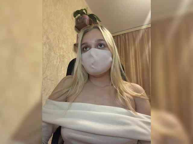KiraBlin Live Webcam on BongaCams