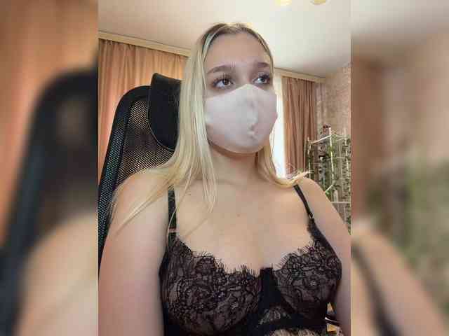 KiraBlin webcam