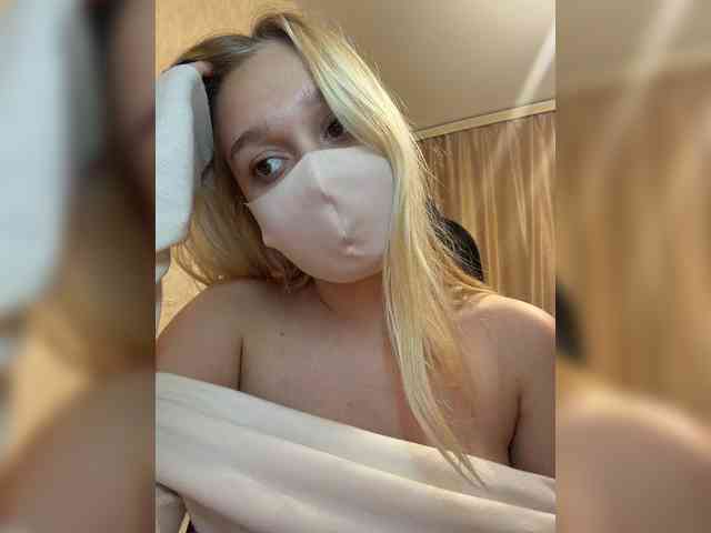 KiraBlin Live Webcam on BongaCams
