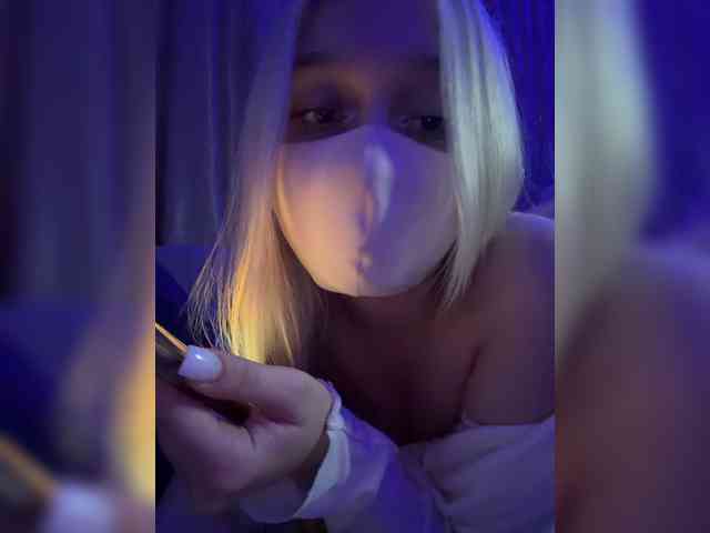 KiraBlin webcam
