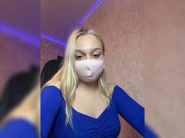 KiraBlin Live Webcam on BongaCams