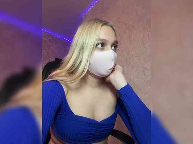 KiraBlin Live Webcam on BongaCams