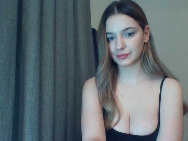 EvelineTop's BongaCams show and profile