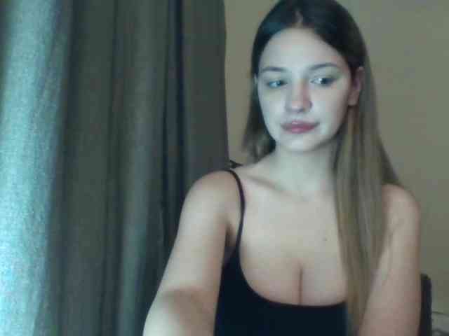 Model: EvelineTop