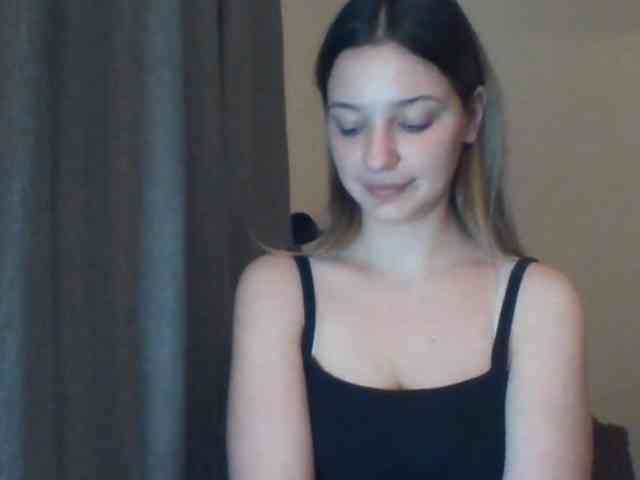 Model: EvelineTop
