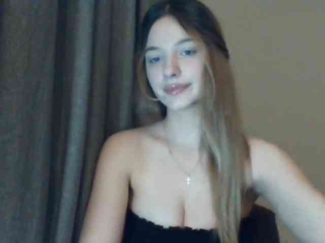 Model: EvelineTop