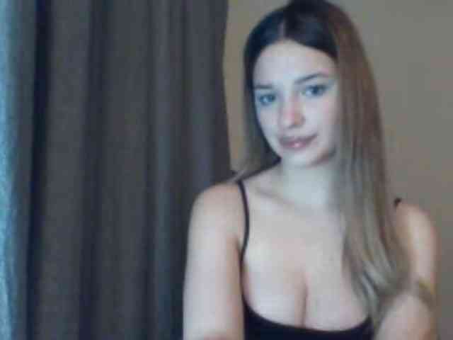 Model: EvelineTop