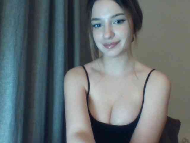 Model: EvelineTop