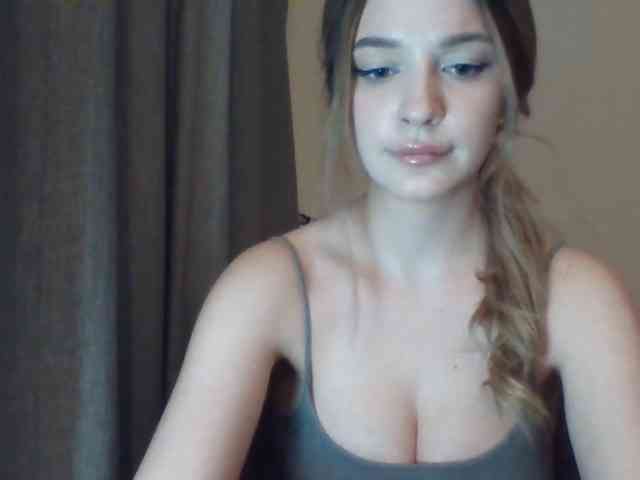 Model: EvelineTop