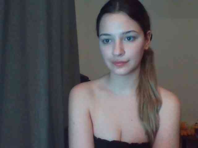Model: EvelineTop