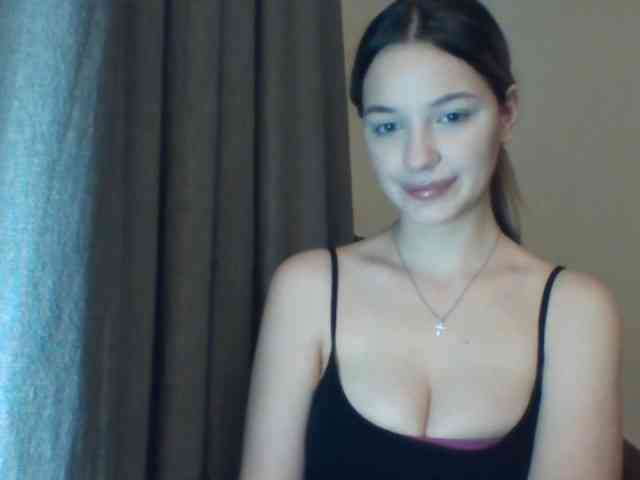 Model: EvelineTop