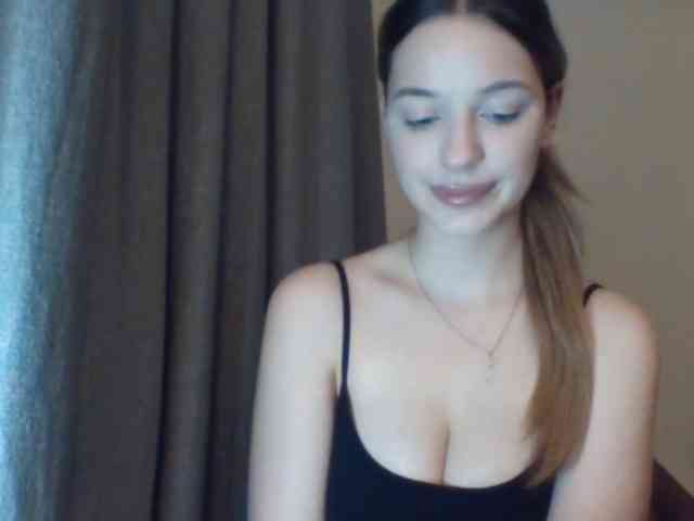 Model: EvelineTop