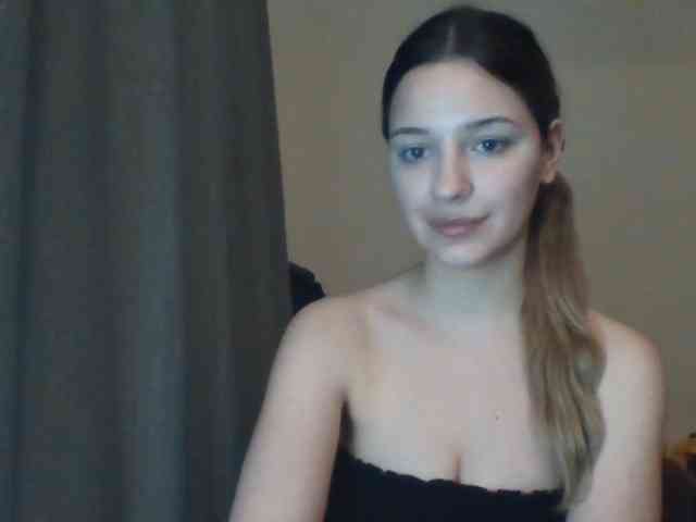 Model: EvelineTop