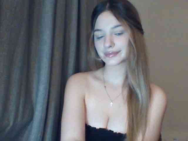 Model: EvelineTop