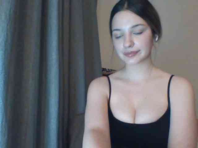 Model: EvelineTop