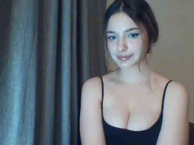 Model: EvelineTop