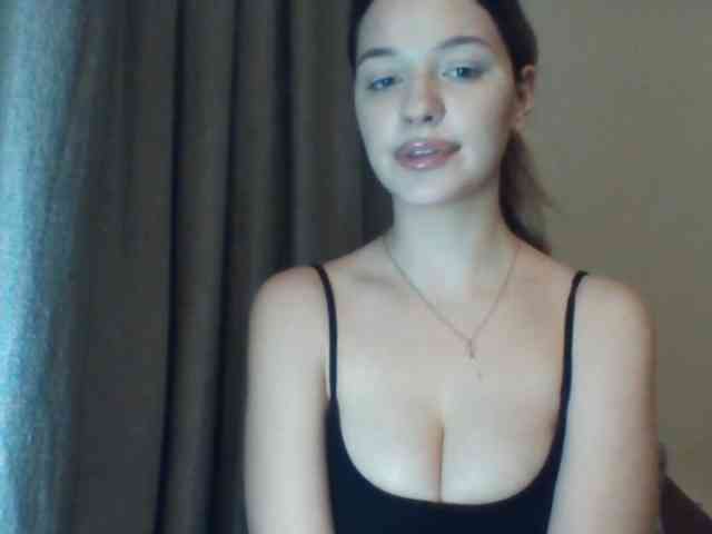 Model: EvelineTop