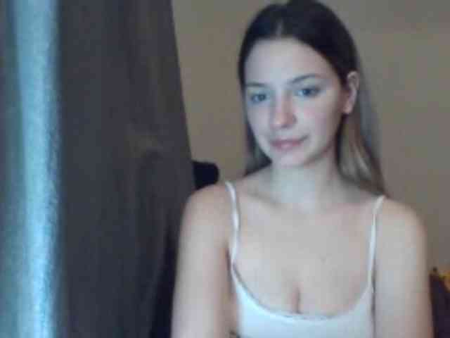 Model: EvelineTop