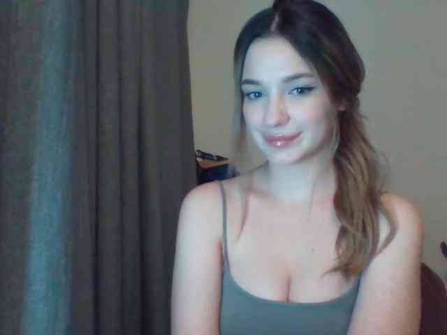 Model: EvelineTop