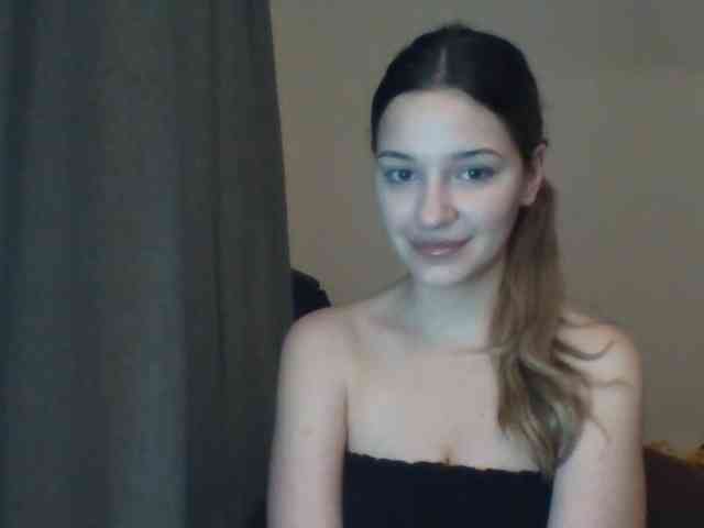 Model: EvelineTop