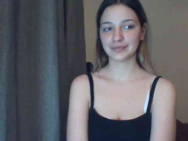 Model: EvelineTop