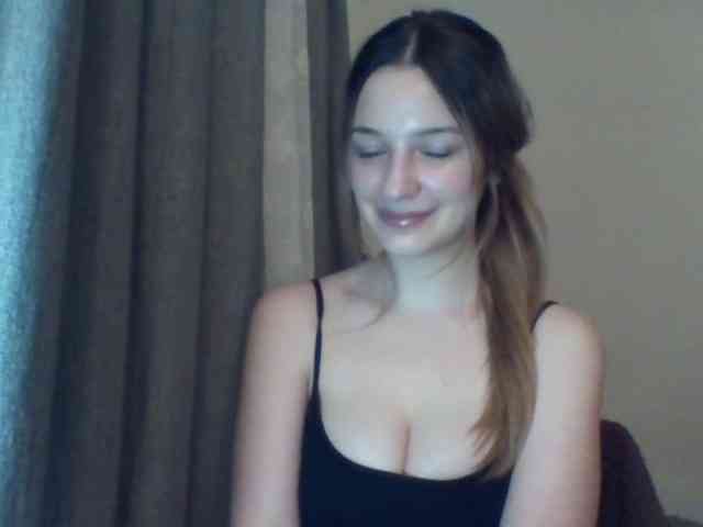 Model: EvelineTop