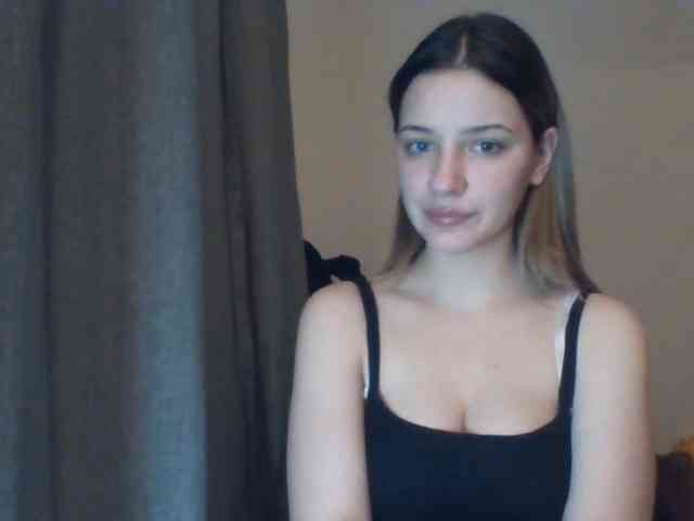 Model: EvelineTop