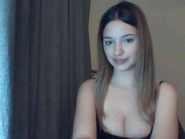 Model: EvelineTop