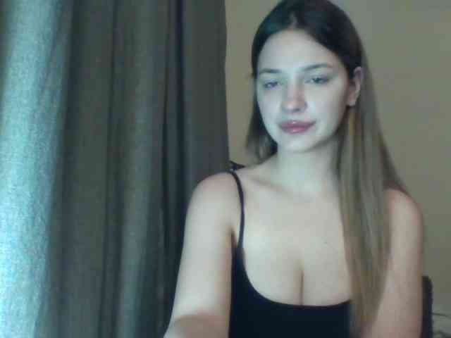 Model: EvelineTop