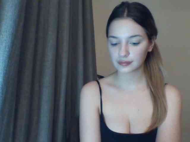 Model: EvelineTop