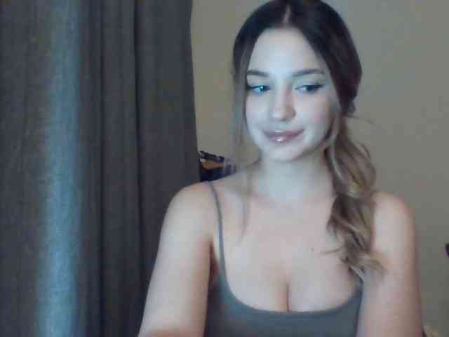 Model: EvelineTop