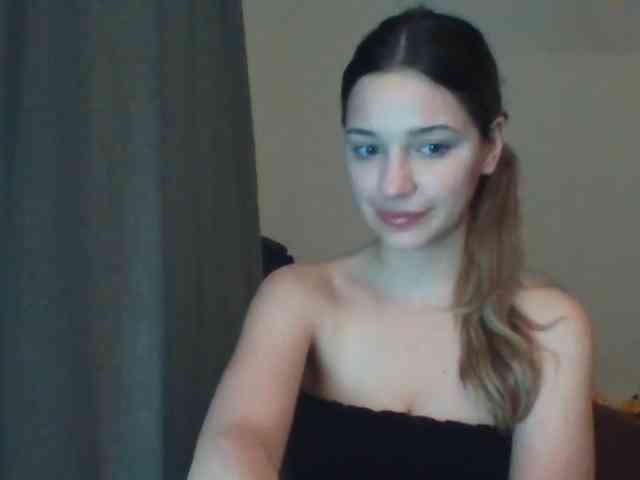 Model: EvelineTop
