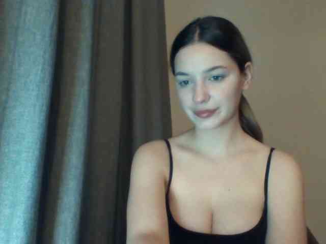 Model: EvelineTop